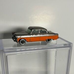 Vintage Matchbox Lesney 33A Ford Zodiac MKII Sedan